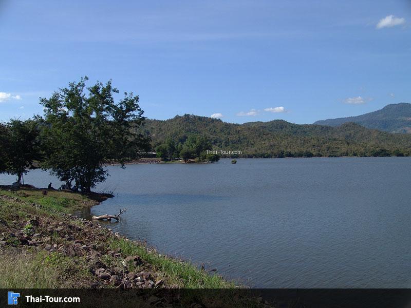 อ่างเก็บน้ำชลประทานห้วยป่าแดง