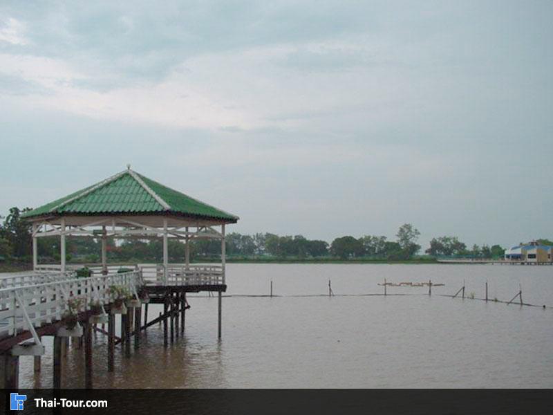 บึงสีไฟ