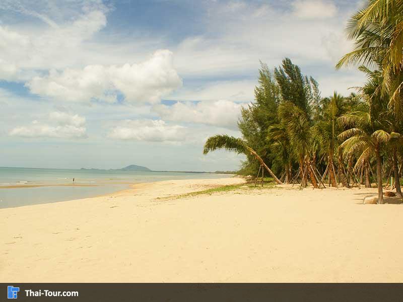 หาดบ้านกรูด