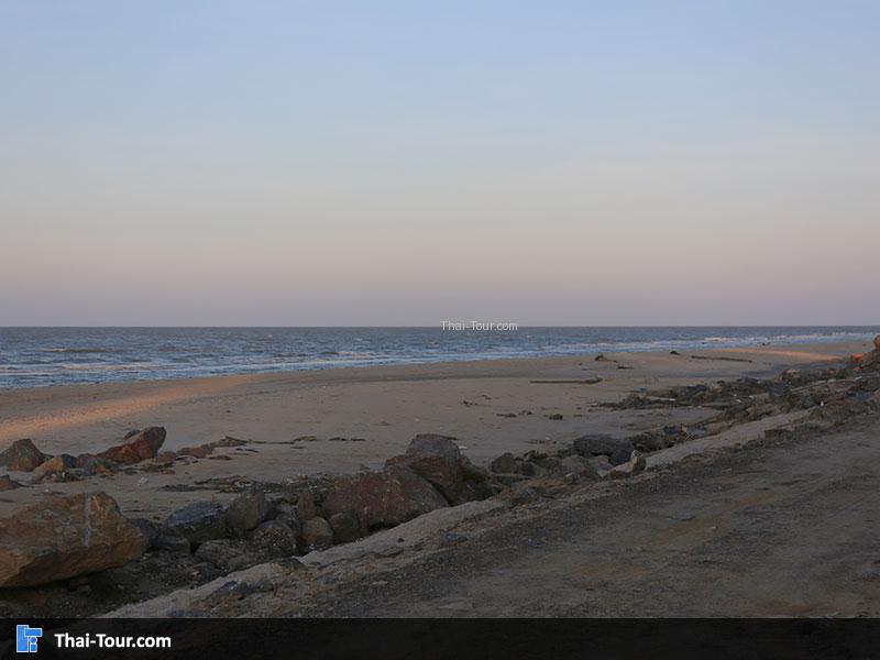 ชายทะเลปากพนัง และแหลมตะลุมพุก