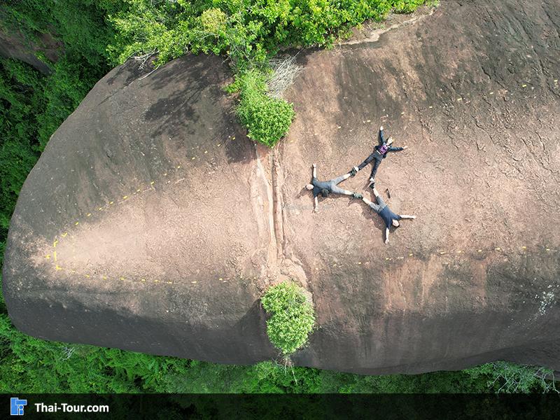 หินสามวาฬ บึงกาฬ