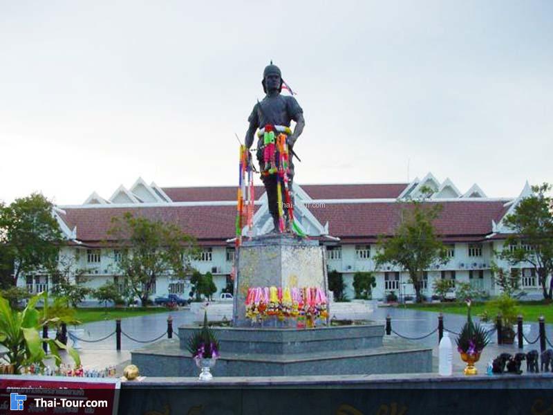 อนุสาวรีย์พระยาพิชัยดาบหัก