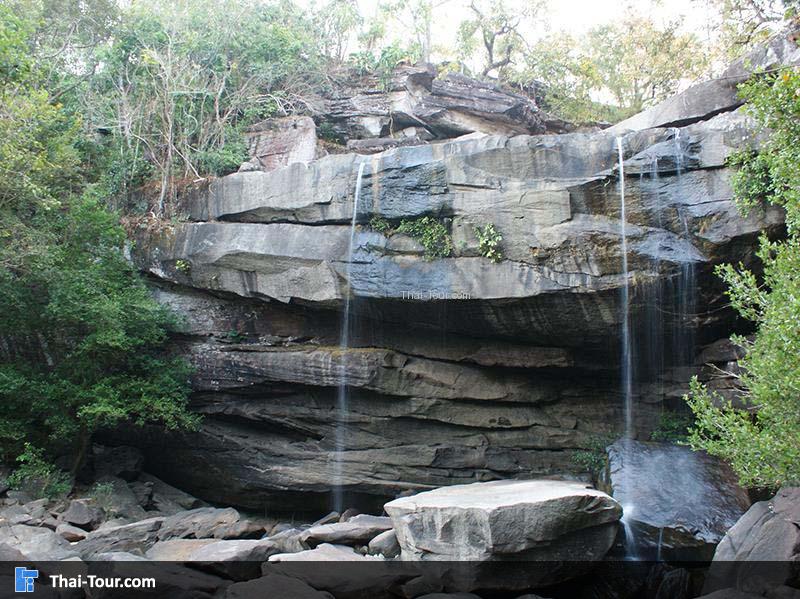 น้ำตกทุ่งนาเมือง