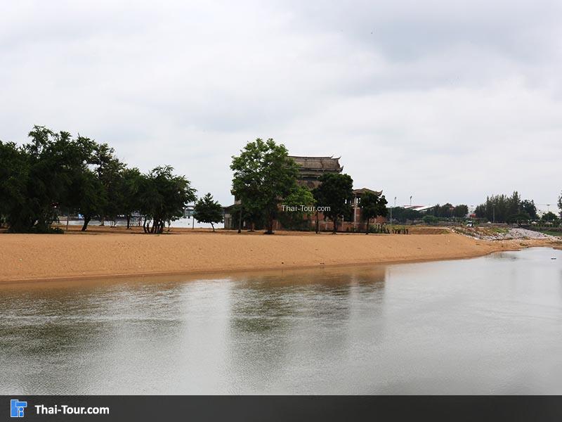 เกาะกลางริมปิง