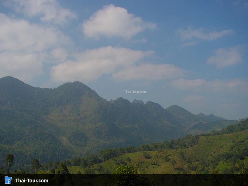 บ้านผาแดง