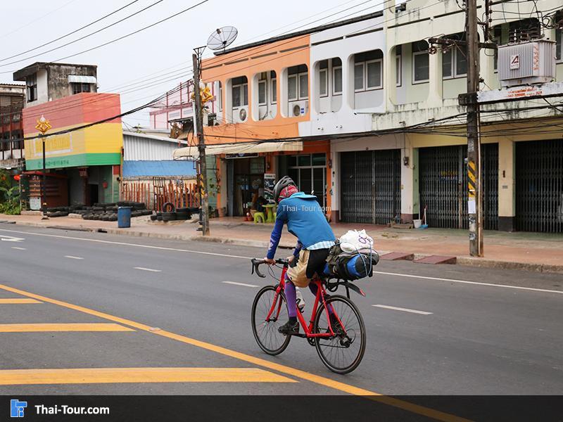 ถนนสุนทรวิจิตร เขื่อนหน้าเมืองนครพนม
