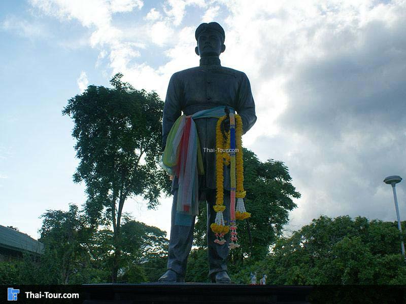 อนุสาวรีย์พระศรีพนมมาศ
