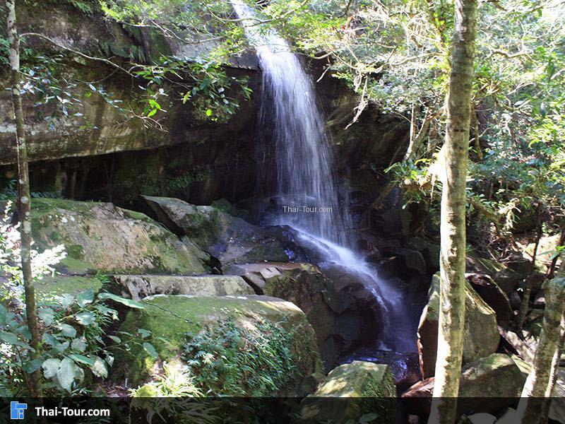 น้ำตกถ้ำใหญ่