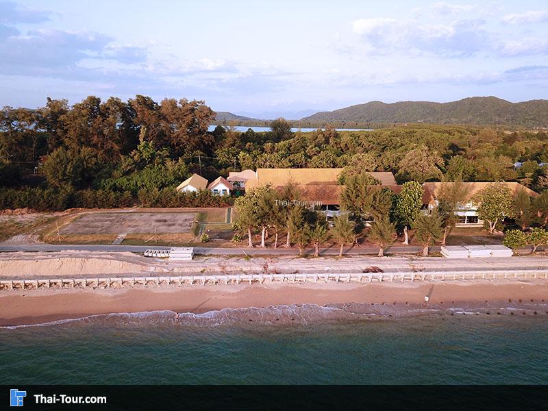 หาดแหลมเสด็จ