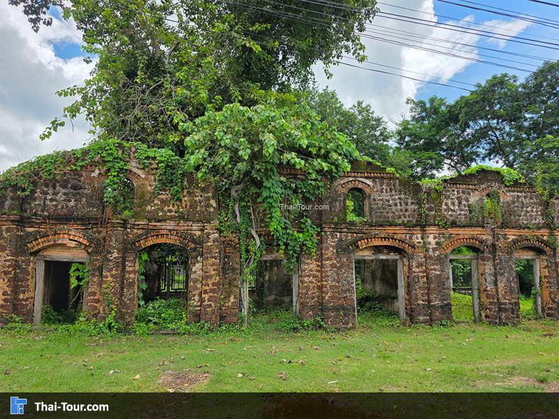 ตึกหินโบราณ ท่าแร่