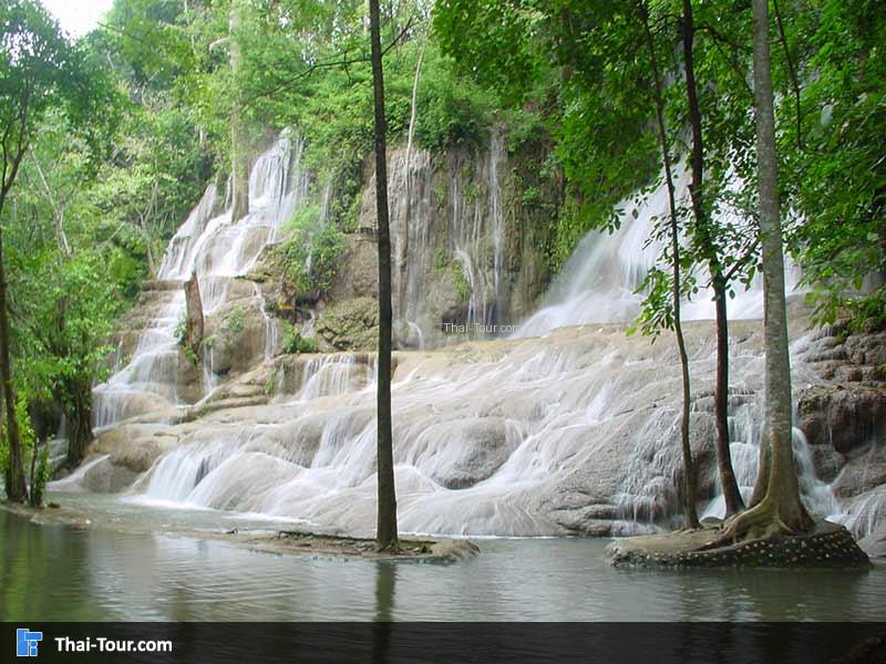 น้ำตกไทรโยคน้อย