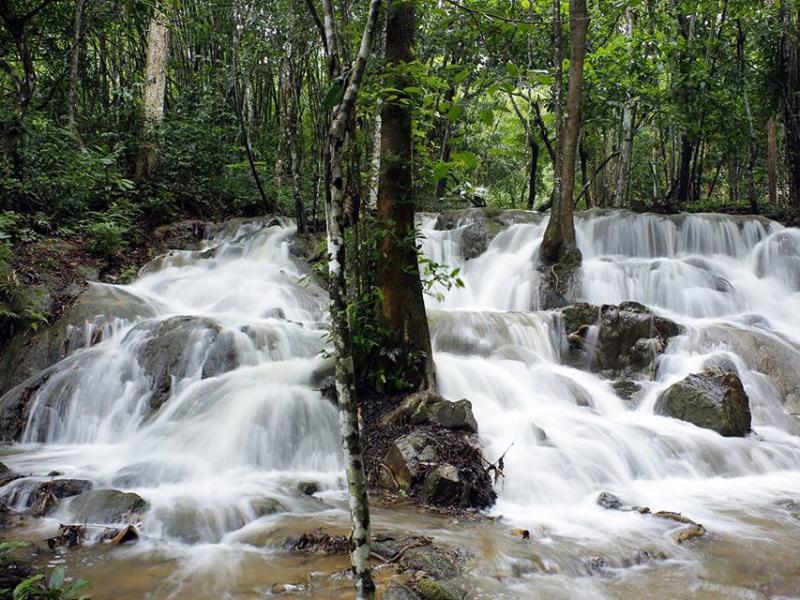 น้ำตกผาตาด