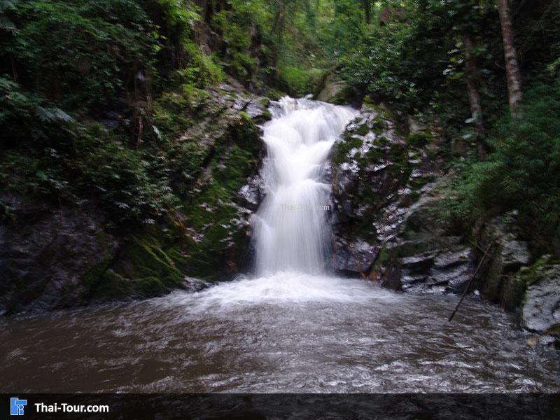 น้ำตกบ่อหวี