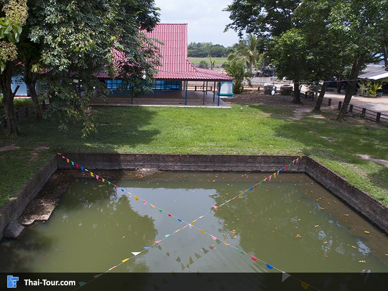 สระสี่เหลี่ยม