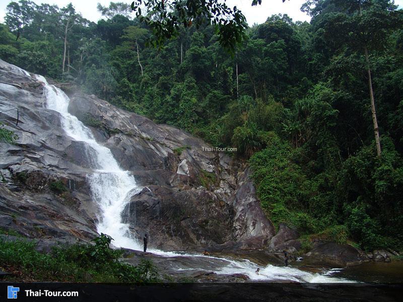 น้ำตกกะโรม