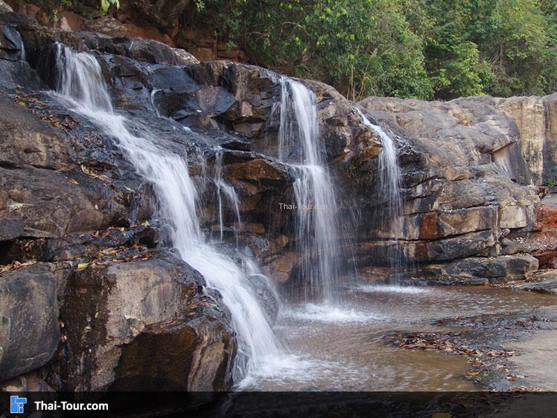 น้ำตกผาเอียง