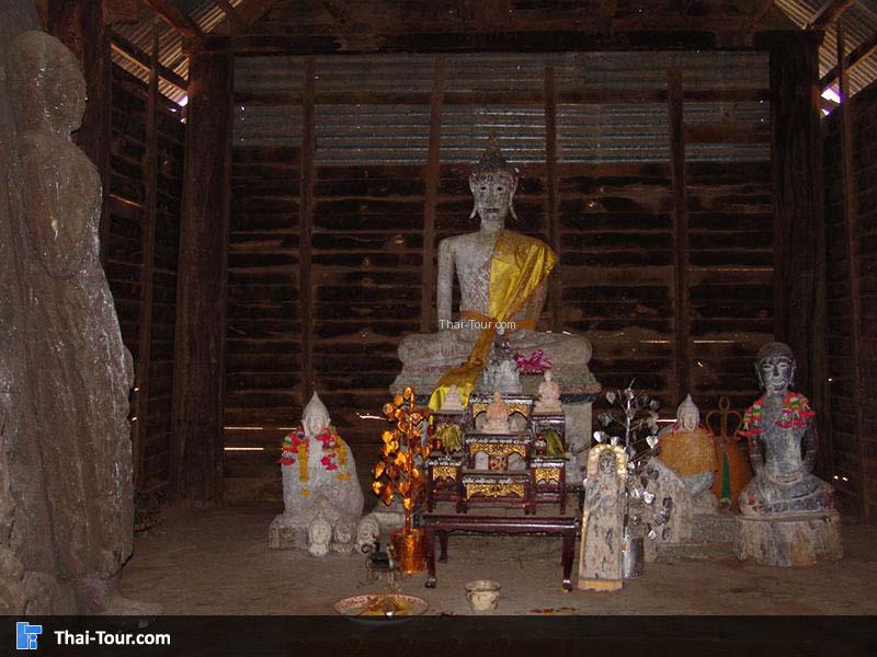 พระพุทธรูปใหญ่สมัยทวารวดี