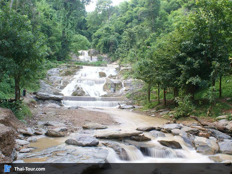 น้ำตกแม่พูล