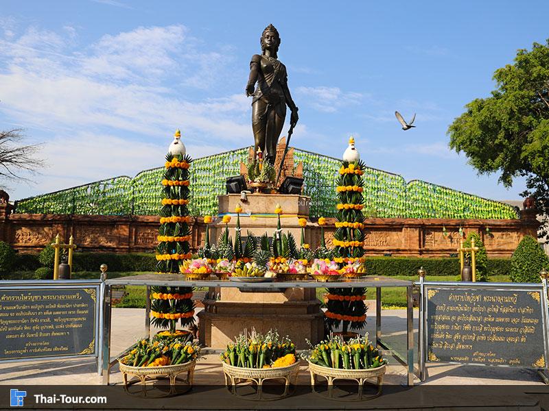 อนุสาวรีย์พระนางจามเทวี