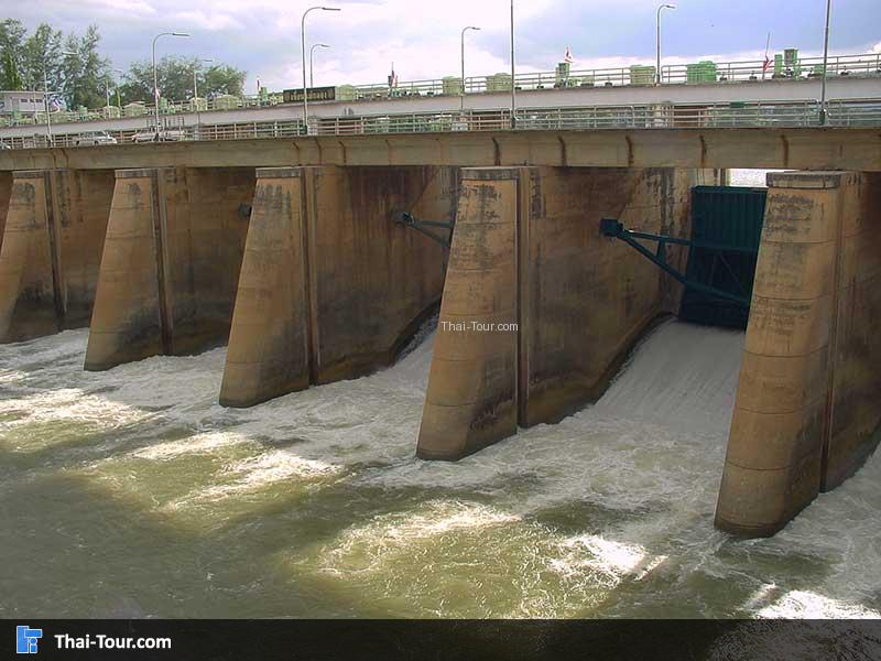 เขื่อนแม่กลอง