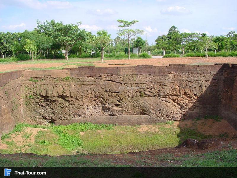โบราณสถานเมืองศรีมโหสถ