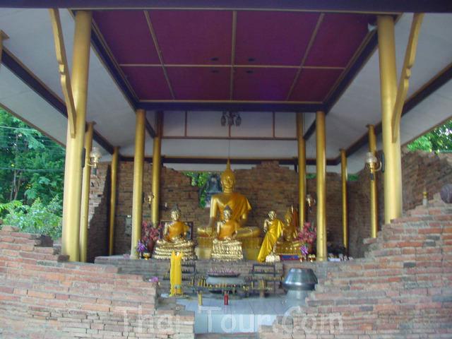 วัดโพธิ์เก้าต้น (วัดไม้แดง)