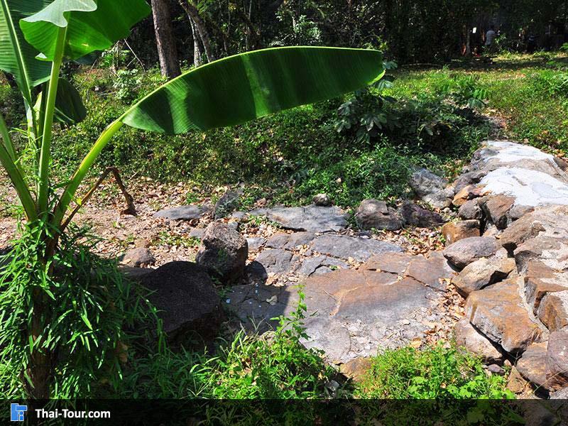 น้ำตกลานรัก (น้ำตกตาดหินกอง)