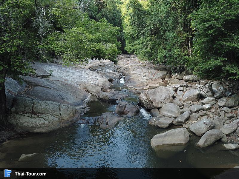 น้ำตกหินลาด