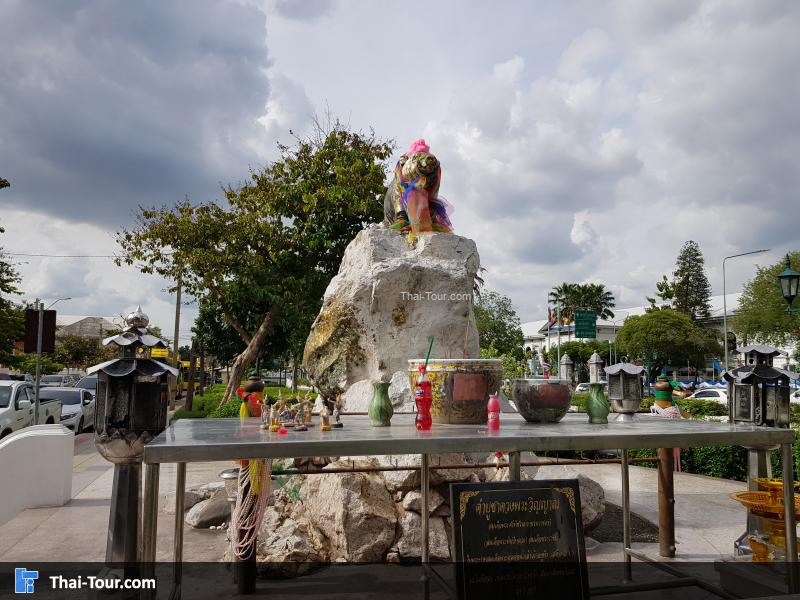 อนุสาวรีย์หมู