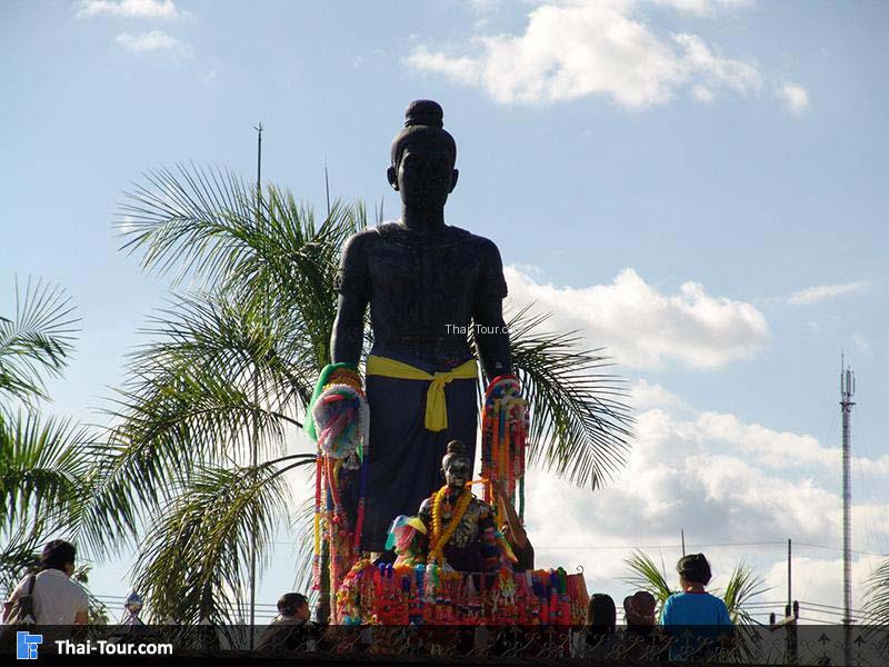 อนุสาวรีย์พ่อขุนผาเมือง