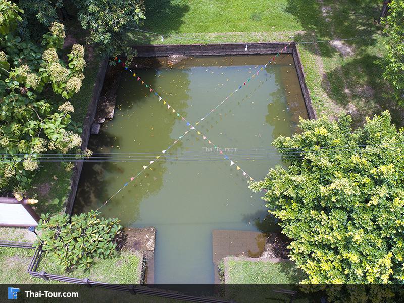 สระสี่เหลี่ยม