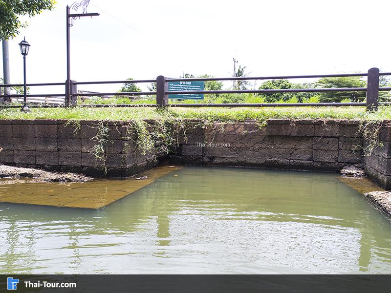 สระสี่เหลี่ยม