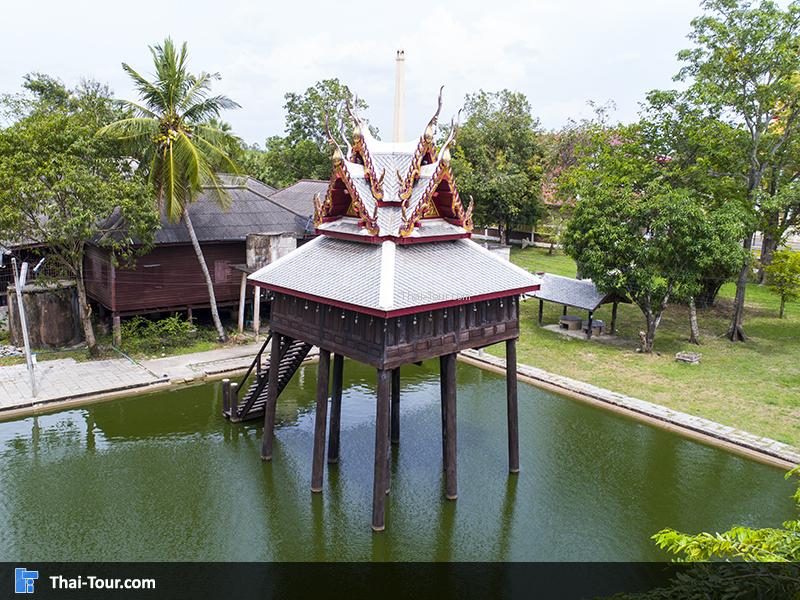 หอไตรกลางน้ำ