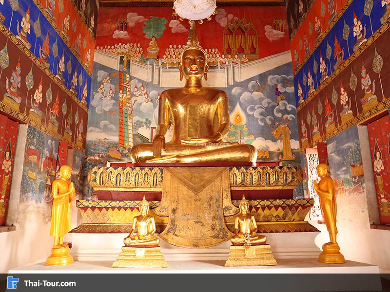 พระประธานในโบสถ์