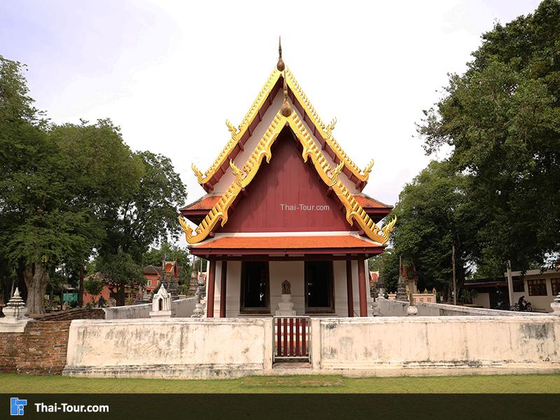 โบสถ์หลังเก่า