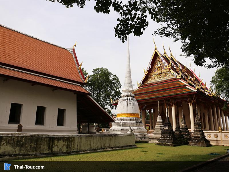 โบสถ์และเจดีย์เก่า