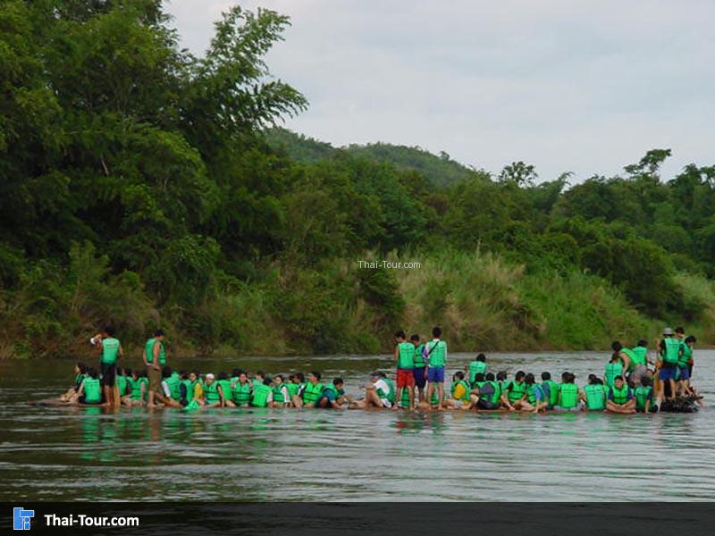 กิจกรรมทางน้ำเล่นน้ำกัน