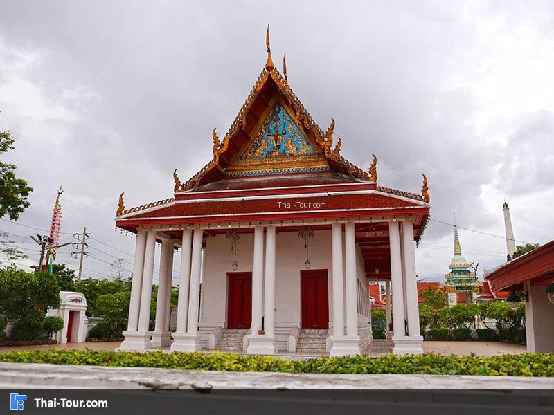 วิหาร สีสันสวยงามที่วัดพระทรงธรรม
