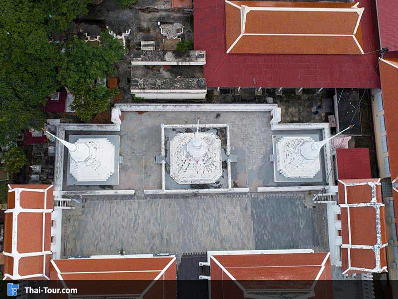 พระเจดีย์ 3 องค์ วัดไพชยนต์พลเสพย์ราชวรวิหาร