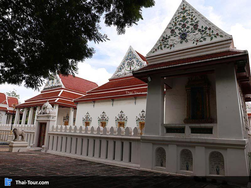 กำแพงของพระอุโบสถ