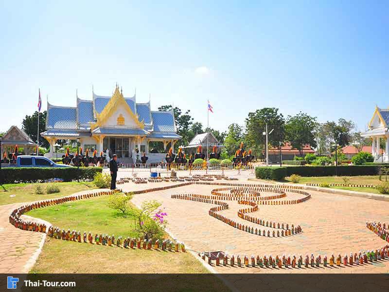 ด้านหน้า สมเด็จพระนเรศวรมหาราช