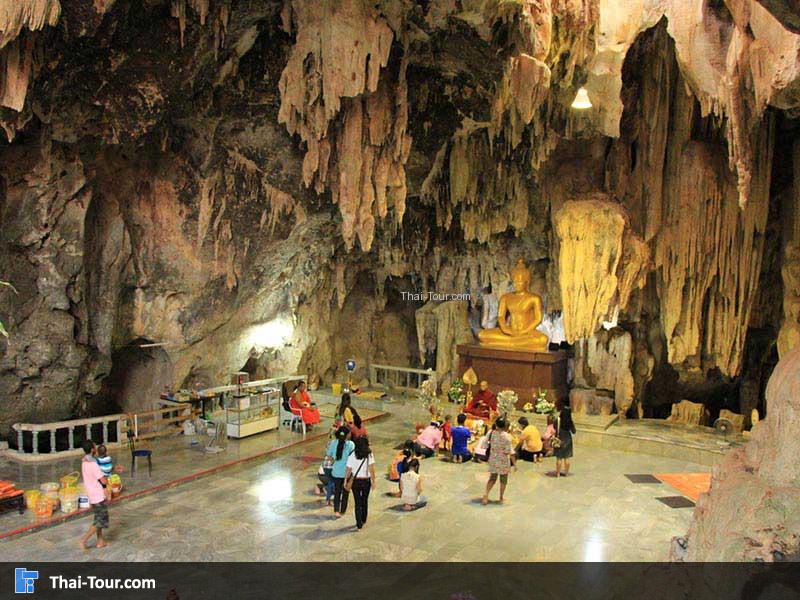 จุดกราบไหว้ภายในถ้ำ