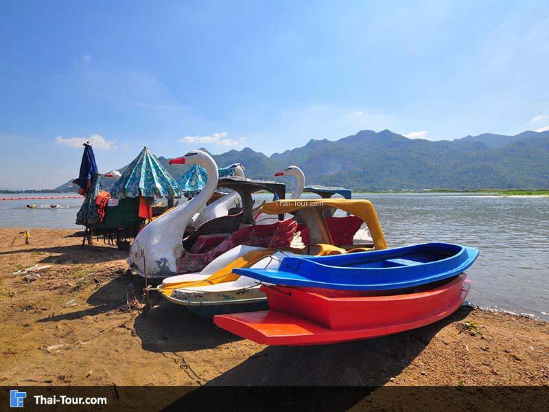 เรือ บริการนักท่องเที่ยว