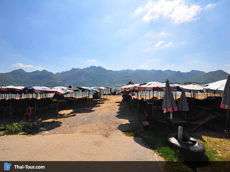 เก้าอี้ผ้าใบบริการ อากาศร้อนๆ ควรนั่งเล่น