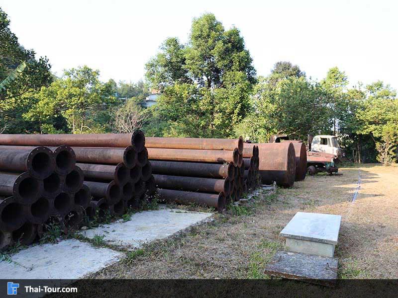 ท่อเหล็กเก่าๆ สนิมขึ้นเลยทีเดียว