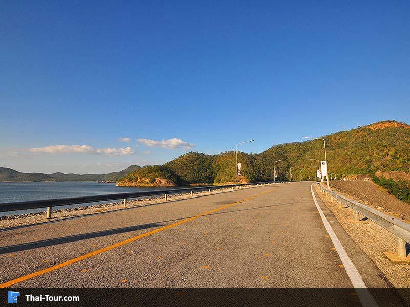 ถนนวิวสวยๆ เขื่อนศรีนครินทร์