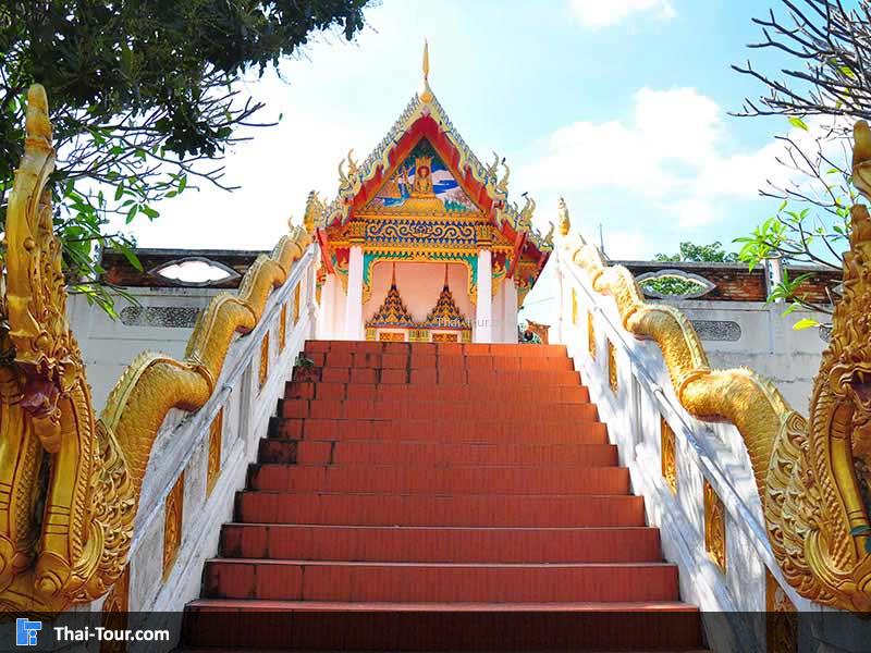 บันไดทางขึ้น วัดถ้ำเขาปูน