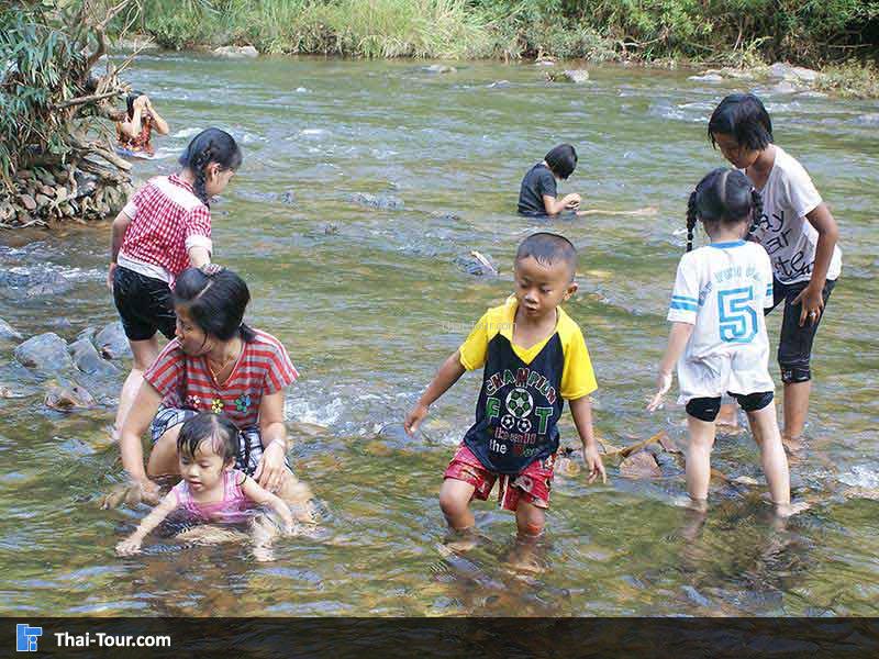 เล่นน้ำกันอย่างสนุกสนาน ซองกาเลีย
