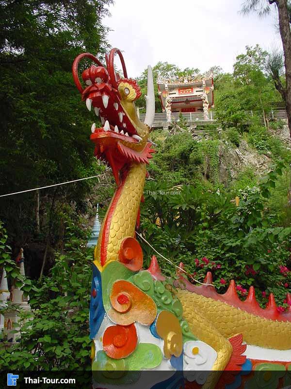 ราวบันได วัดถ้ำมังกรทอ