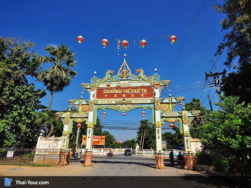 ซุ้มประตูทางเข้า วัดถาวรวราราม 